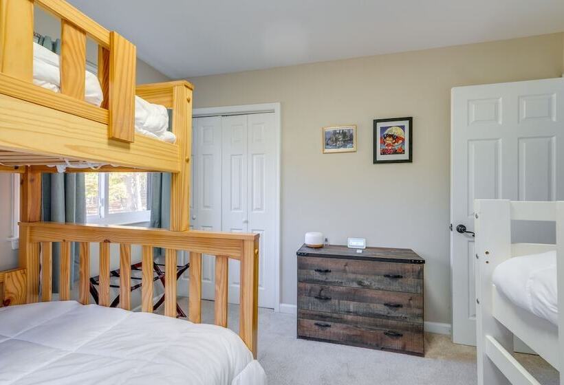 Spacious & Serene Lake Ridge Retreat W/ Game Room!