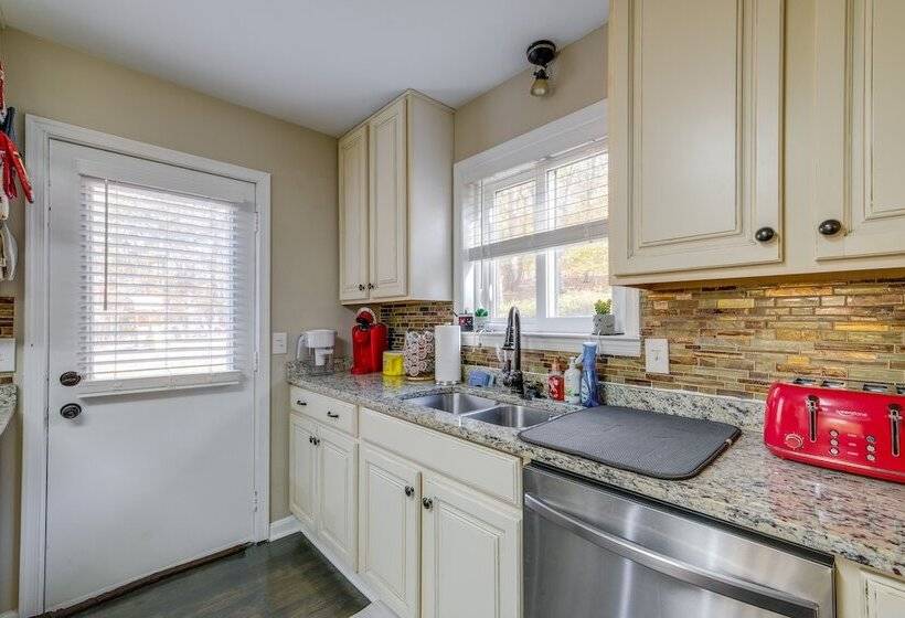 Spacious & Serene Lake Ridge Retreat W/ Game Room!