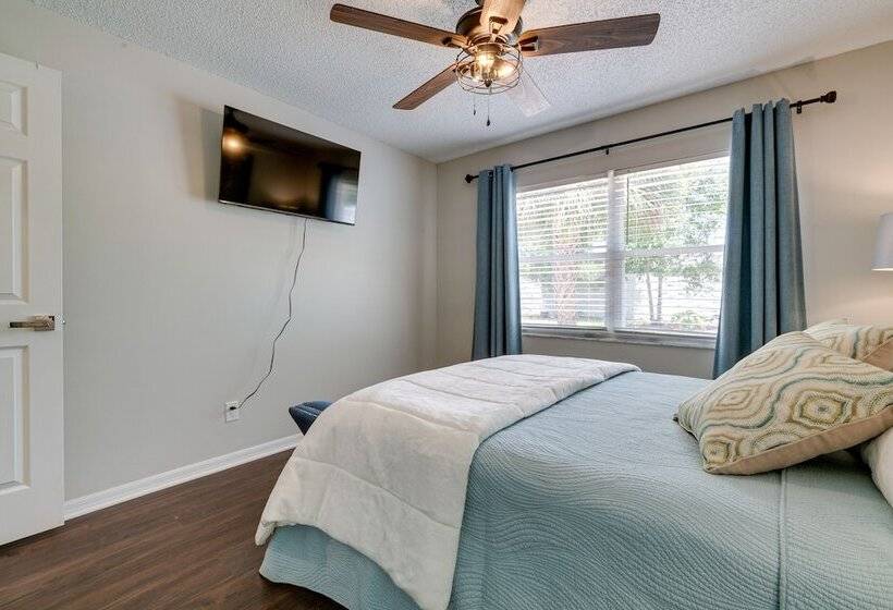 Spring Hill Home W/ Private Pool & Games!