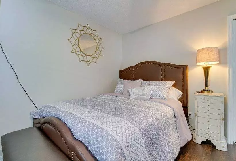 Spring Hill Home W/ Private Pool & Games!