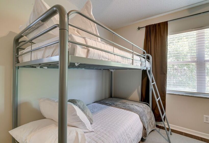 Spring Hill Home W/ Private Pool & Games!