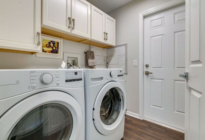 Spring Hill Home W/ Private Pool & Games!