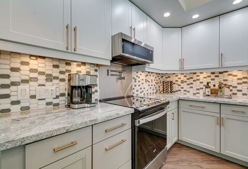 Spring Hill Home W/ Private Pool & Games!