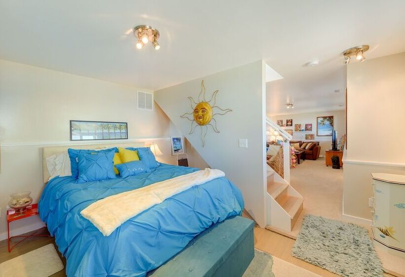 Stunning Home In Coupeville W/ Deck + Beach Access