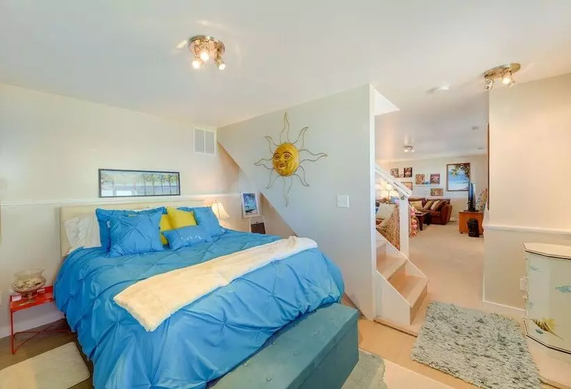 Stunning Home In Coupeville W/ Deck + Beach Access