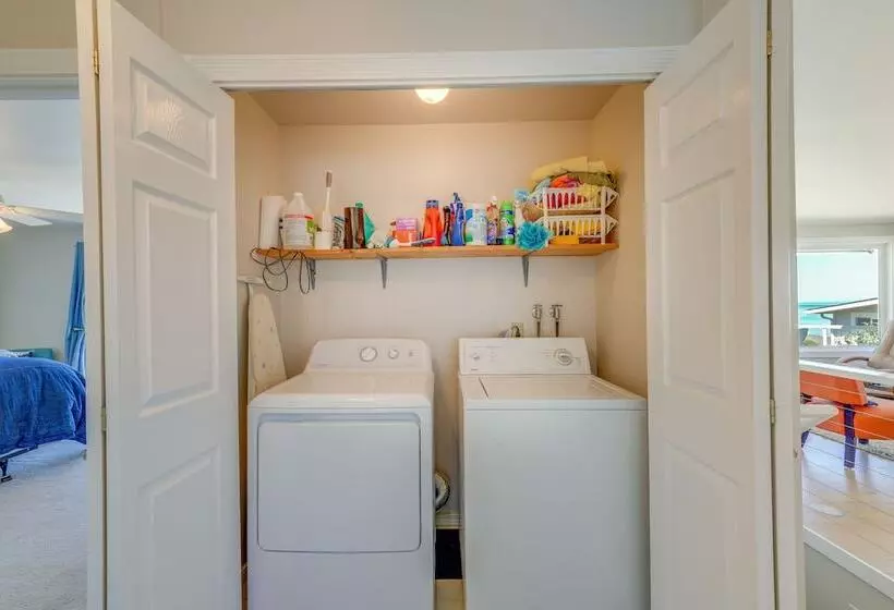 Stunning Home In Coupeville W/ Deck + Beach Access