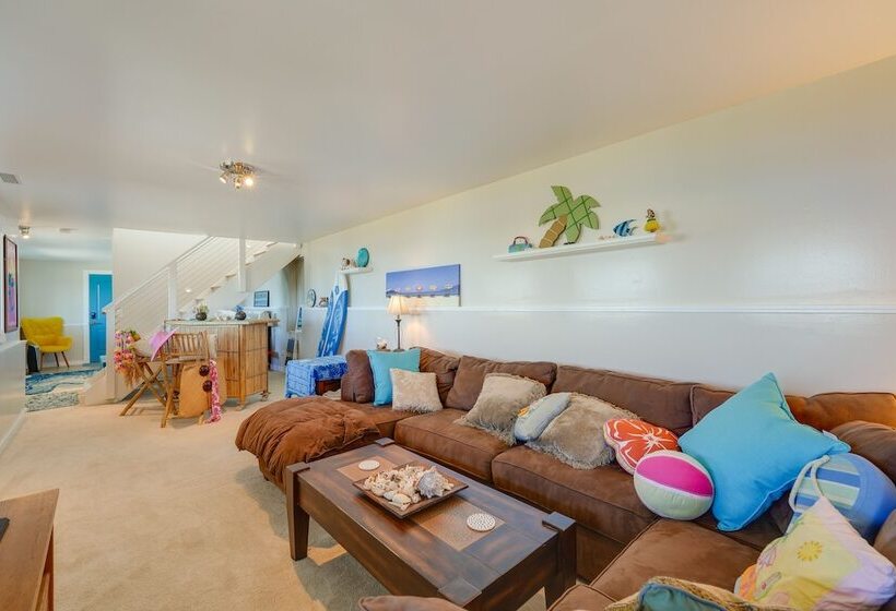 Stunning Home In Coupeville W/ Deck + Beach Access