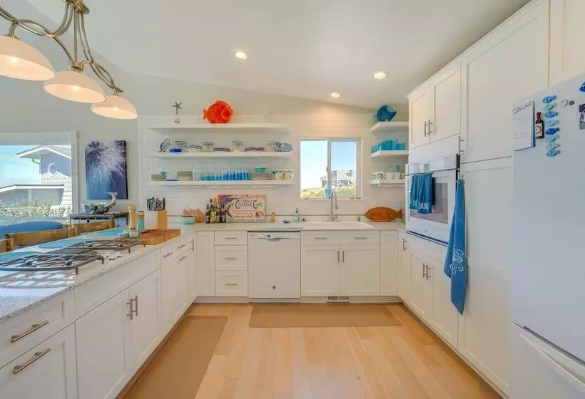 Stunning Home In Coupeville W/ Deck + Beach Access