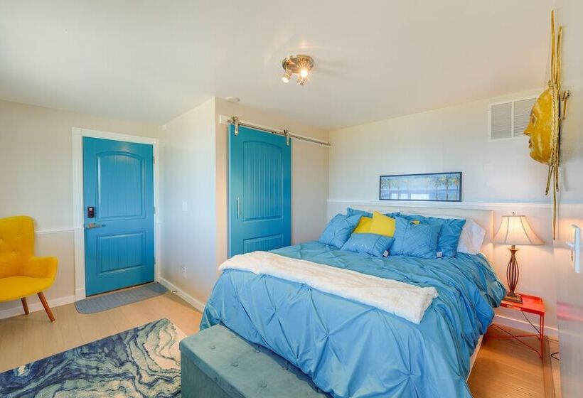 Stunning Home In Coupeville W/ Deck + Beach Access