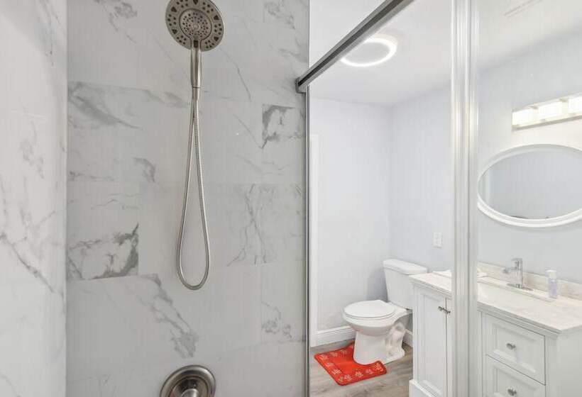 Patio + Yard: Family Friendly Miami Oasis!