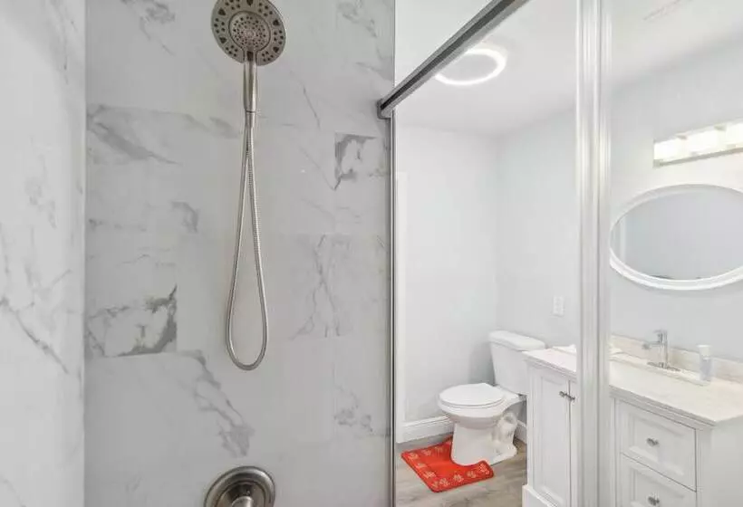 Patio + Yard: Family Friendly Miami Oasis!