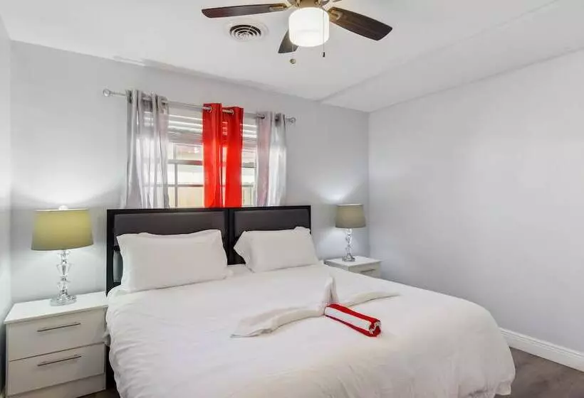 Patio + Yard: Family Friendly Miami Oasis!