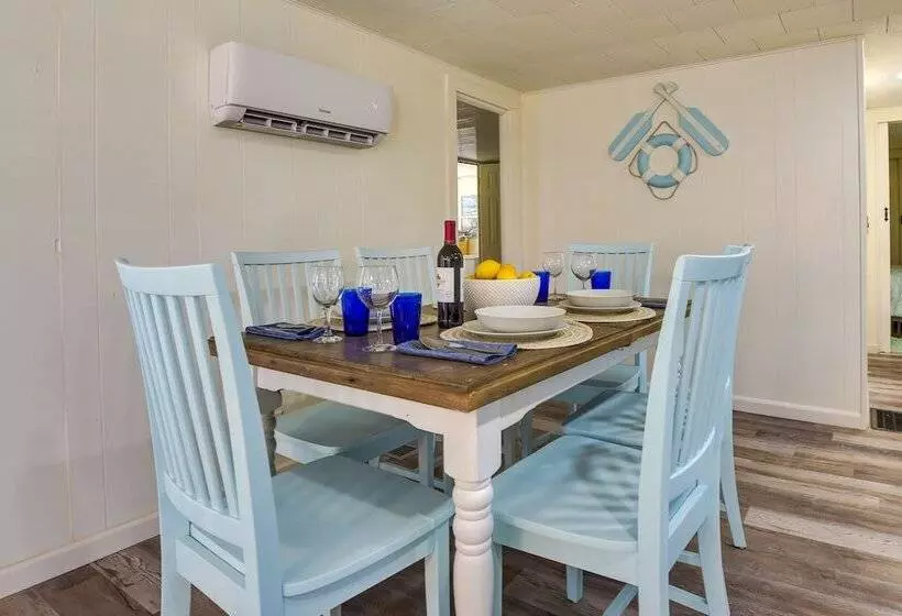 Sunny Bradenton Retreat   Visit Anna Maria Island!