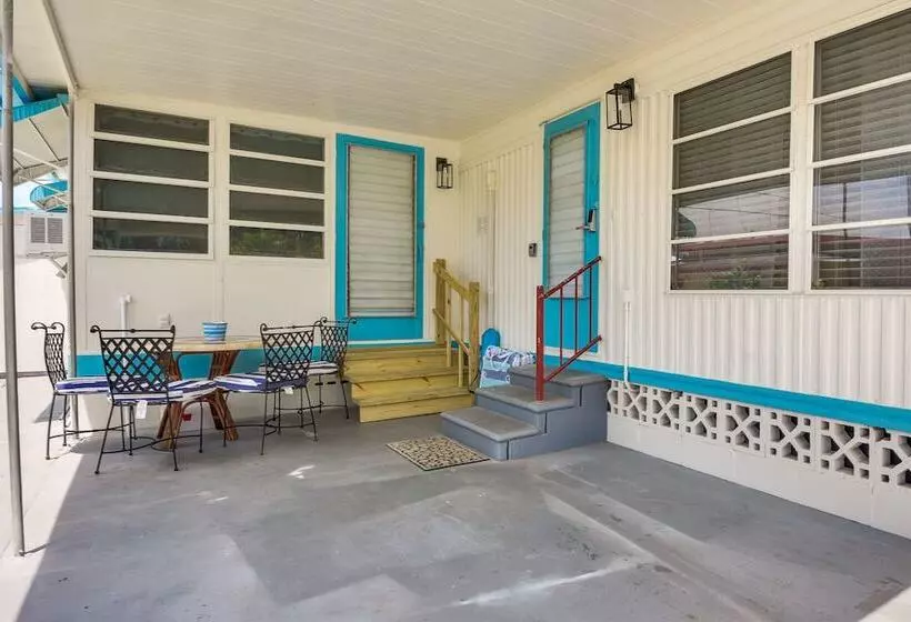 Sunny Bradenton Retreat   Visit Anna Maria Island!