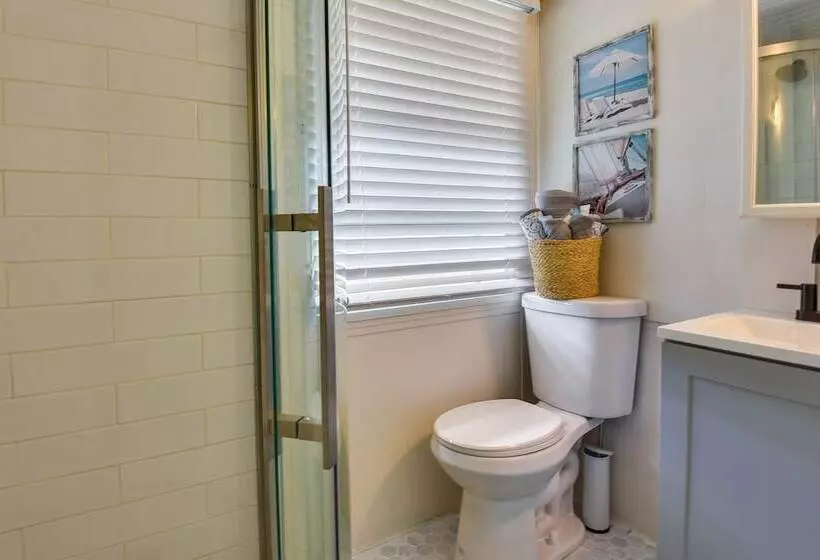 Sunny Bradenton Retreat   Visit Anna Maria Island!