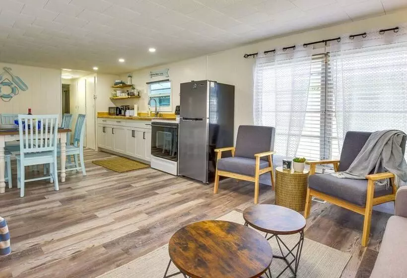 Sunny Bradenton Retreat   Visit Anna Maria Island!