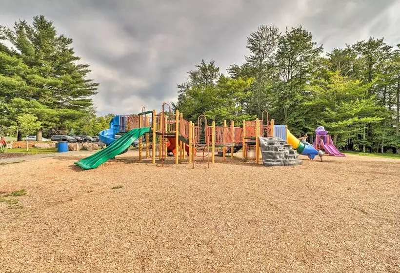 Tobyhanna Vacation Rental: Game Room & Trampoline!