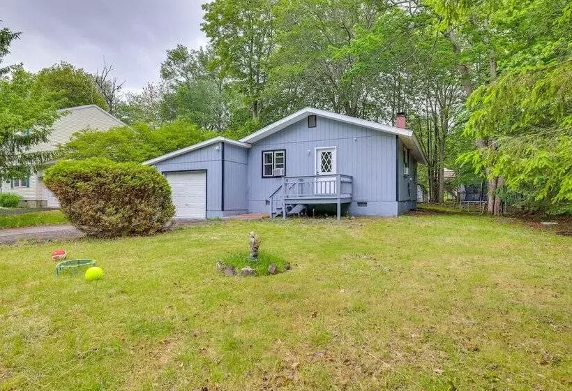 Tobyhanna Vacation Rental: Game Room & Trampoline!