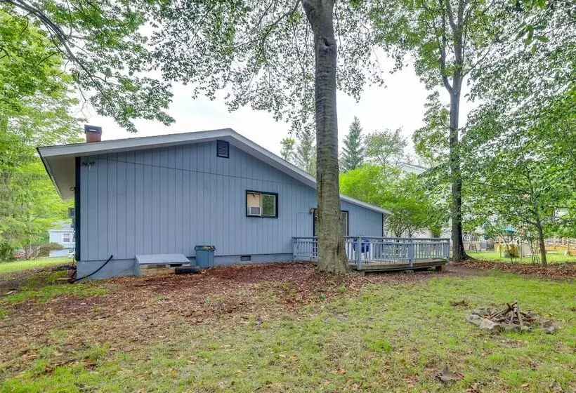 Tobyhanna Vacation Rental: Game Room & Trampoline!