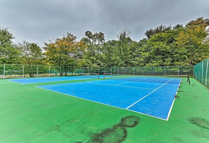 Tobyhanna Vacation Rental: Game Room & Trampoline!