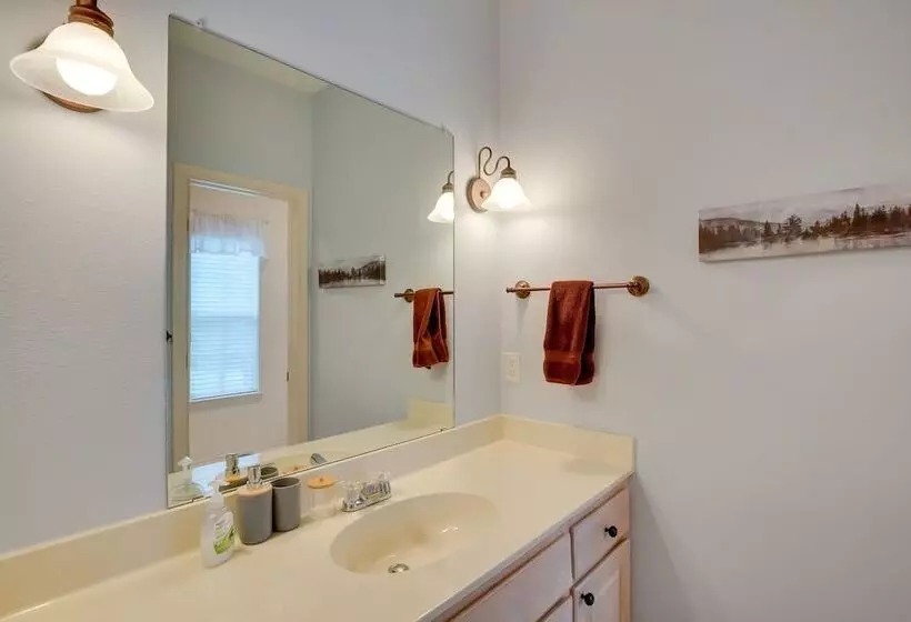 Waterfront Lake Fork Vacation Home W/ Boat Dock!