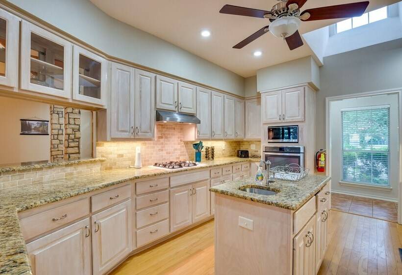 Waterfront Lake Fork Vacation Home W/ Boat Dock!