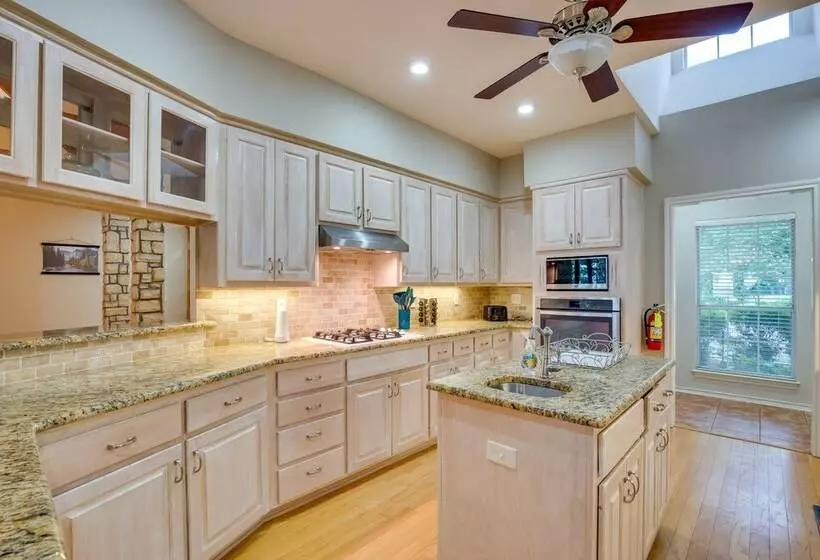 Waterfront Lake Fork Vacation Home W/ Boat Dock!