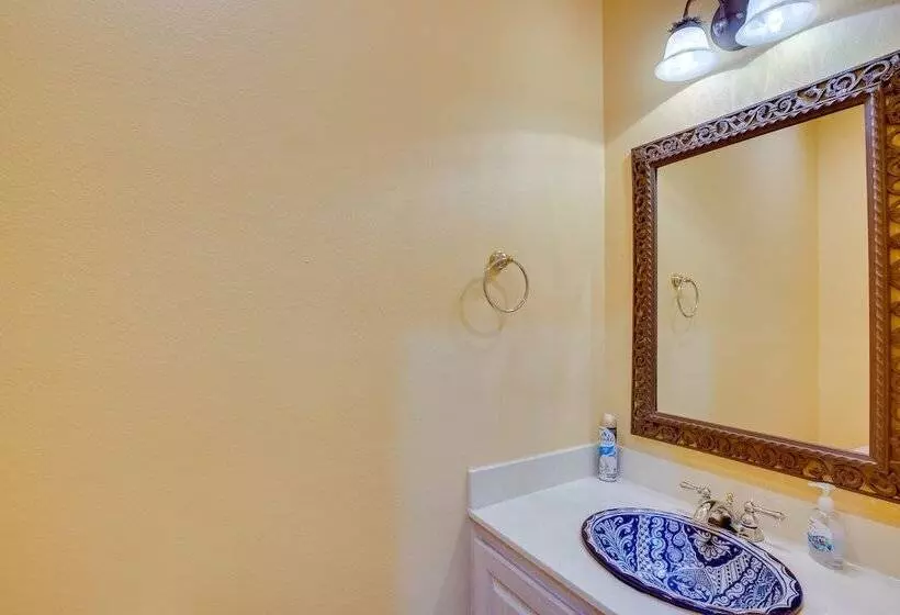 Waterfront Lake Fork Vacation Home W/ Boat Dock!