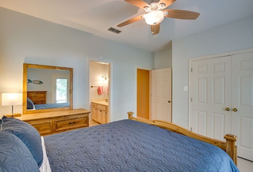 Waterfront Lake Fork Vacation Home W/ Boat Dock!