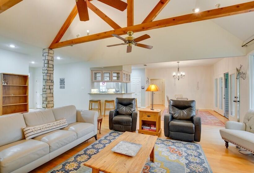 Waterfront Lake Fork Vacation Home W/ Boat Dock!