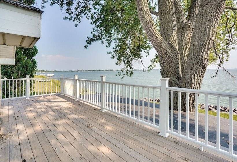 Waterfront Lake Poinsett Retreat W/ Fire Pit!