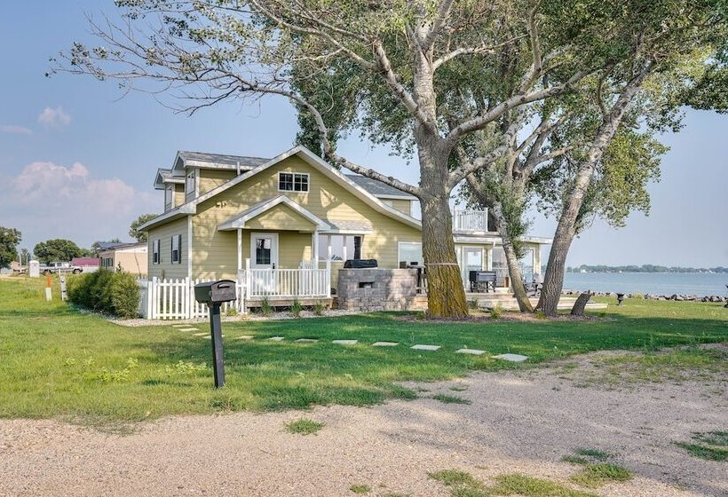 Waterfront Lake Poinsett Retreat W/ Fire Pit!