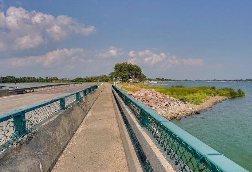 Waterfront Lake Poinsett Retreat W/ Fire Pit!