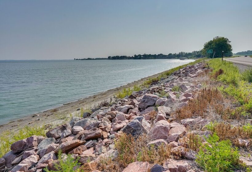 Waterfront Lake Poinsett Retreat W/ Fire Pit!