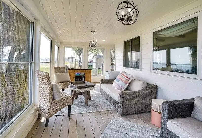 Waterfront Lake Poinsett Retreat W/ Fire Pit!