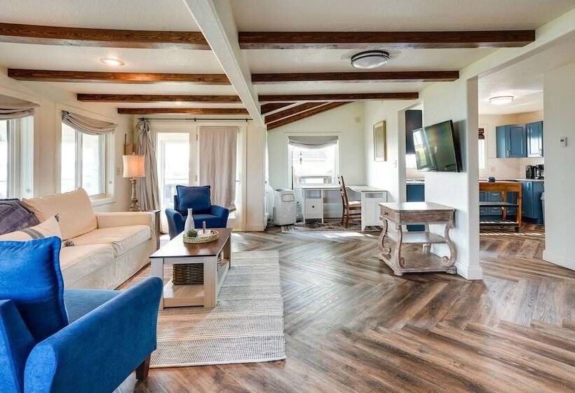 Waterfront Lake Poinsett Retreat W/ Fire Pit!