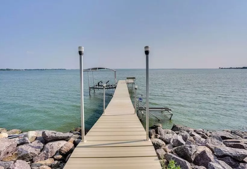 Waterfront Lake Poinsett Retreat W/ Fire Pit!