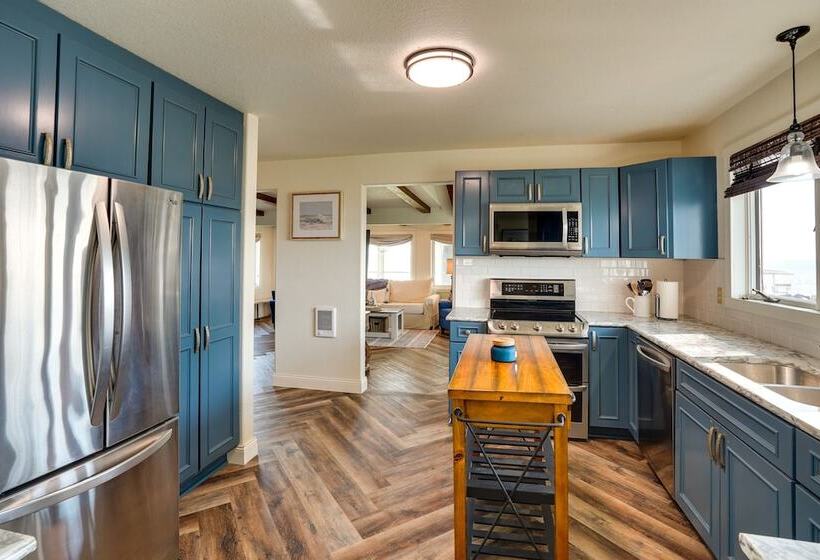 Waterfront Lake Poinsett Retreat W/ Fire Pit!