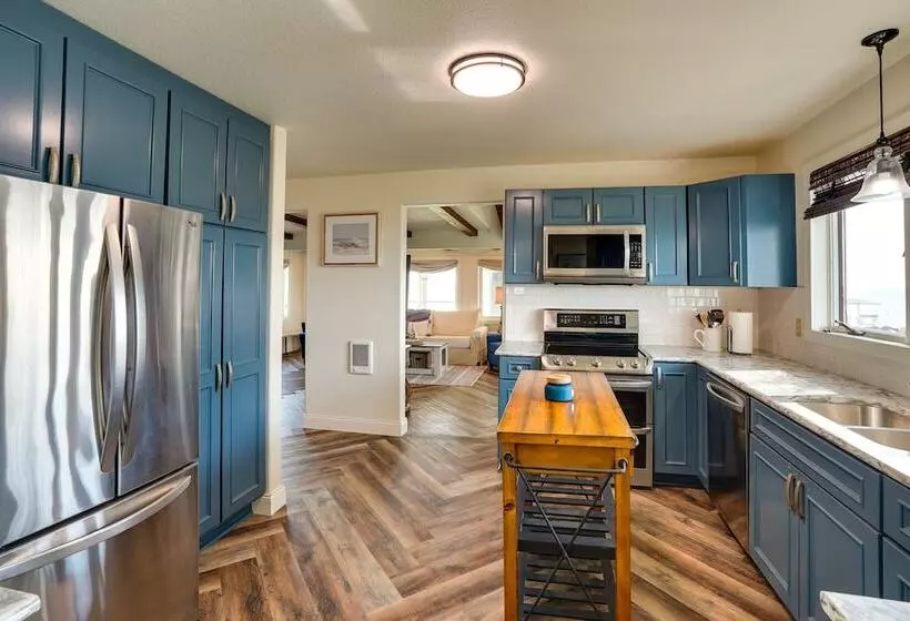 Waterfront Lake Poinsett Retreat W/ Fire Pit!