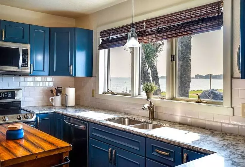 Waterfront Lake Poinsett Retreat W/ Fire Pit!