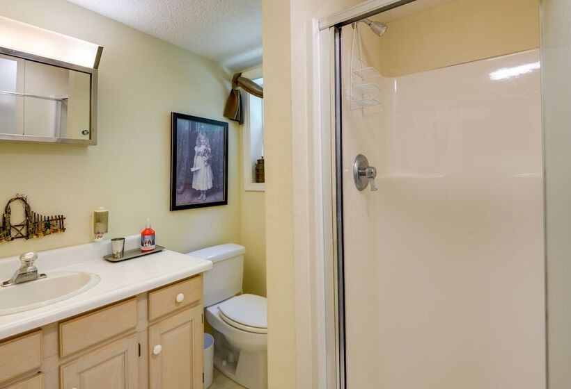 West Dover Home   Steps To Mount Snow Resort!