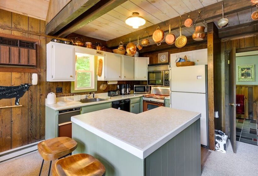 West Dover Home   Steps To Mount Snow Resort!