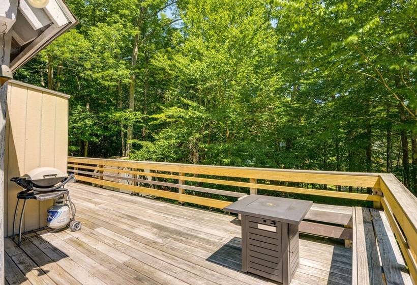 West Dover Home   Steps To Mount Snow Resort!