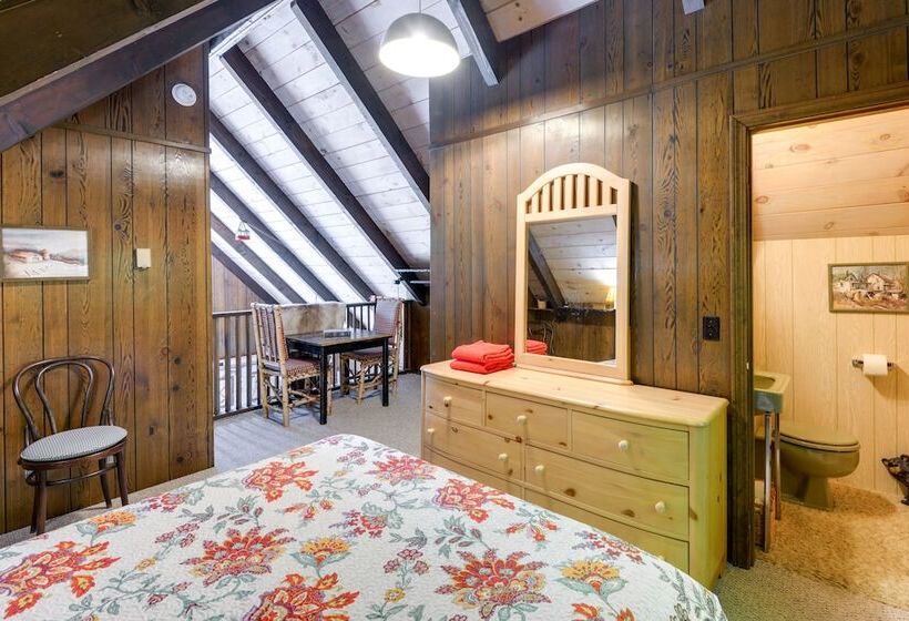 West Dover Home   Steps To Mount Snow Resort!