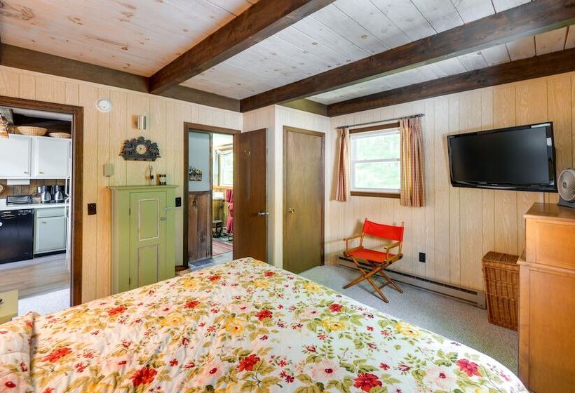 West Dover Home   Steps To Mount Snow Resort!