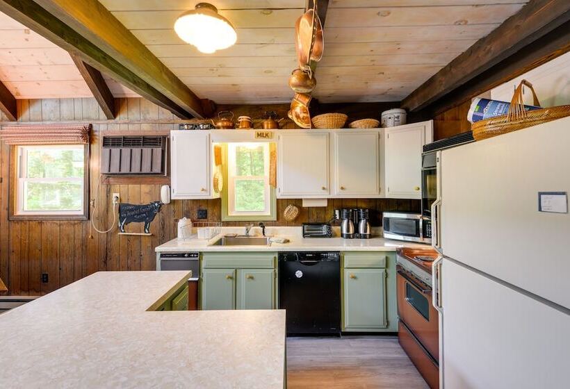 West Dover Home   Steps To Mount Snow Resort!