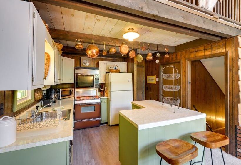 West Dover Home   Steps To Mount Snow Resort!