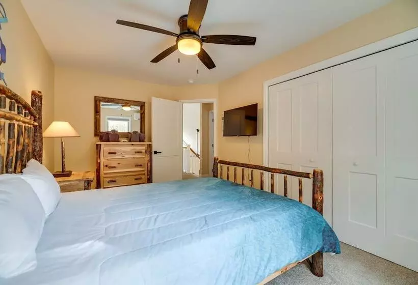 Albrightsville Cabin W/ Hot Tub & Game Room!