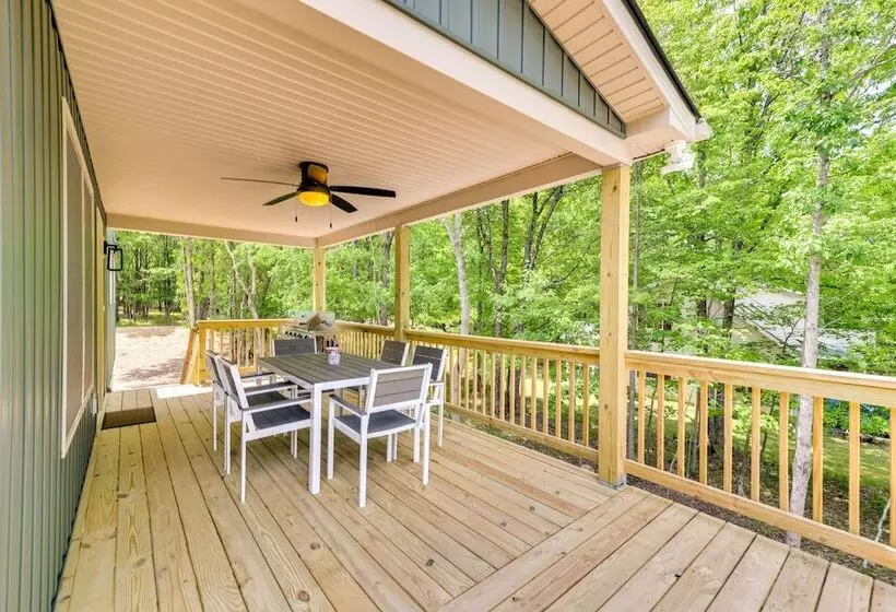 Albrightsville Cabin W/ Hot Tub & Game Room!