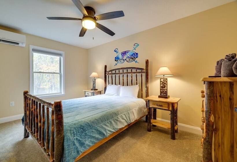 Albrightsville Cabin W/ Hot Tub & Game Room!